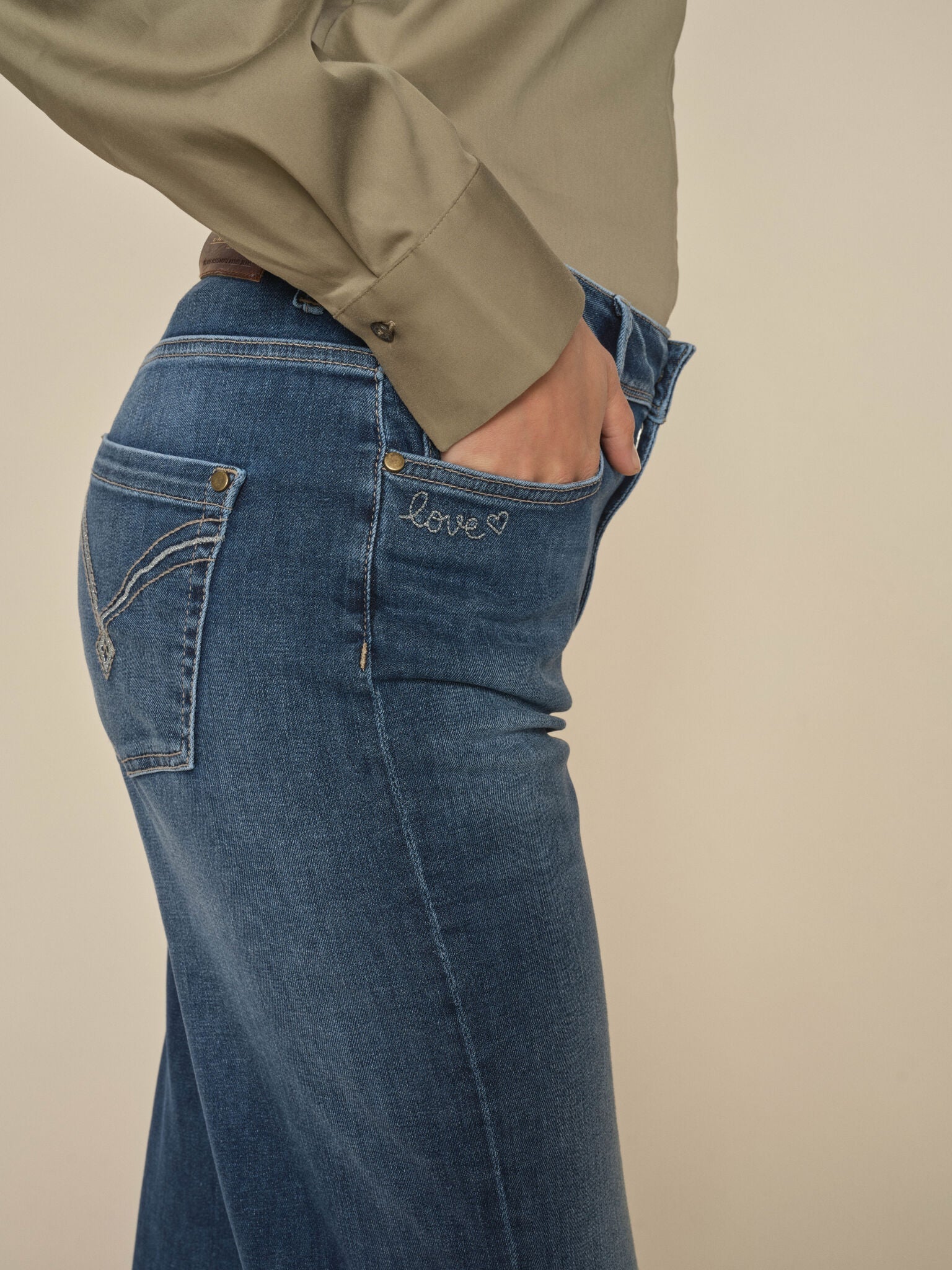 Modelshot / Blue / Detail